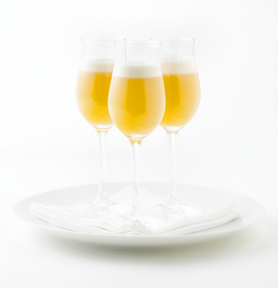 Tangerine-Mimosa (Cocktail mit Prosecco und Fruchtsaft)