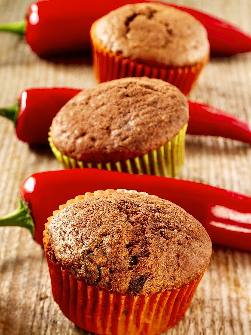 Drei Schoko-Chili-Muffins