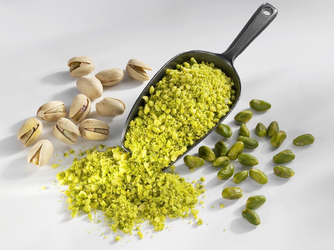Pistachios: chopped, shelled and unshelled with scoop