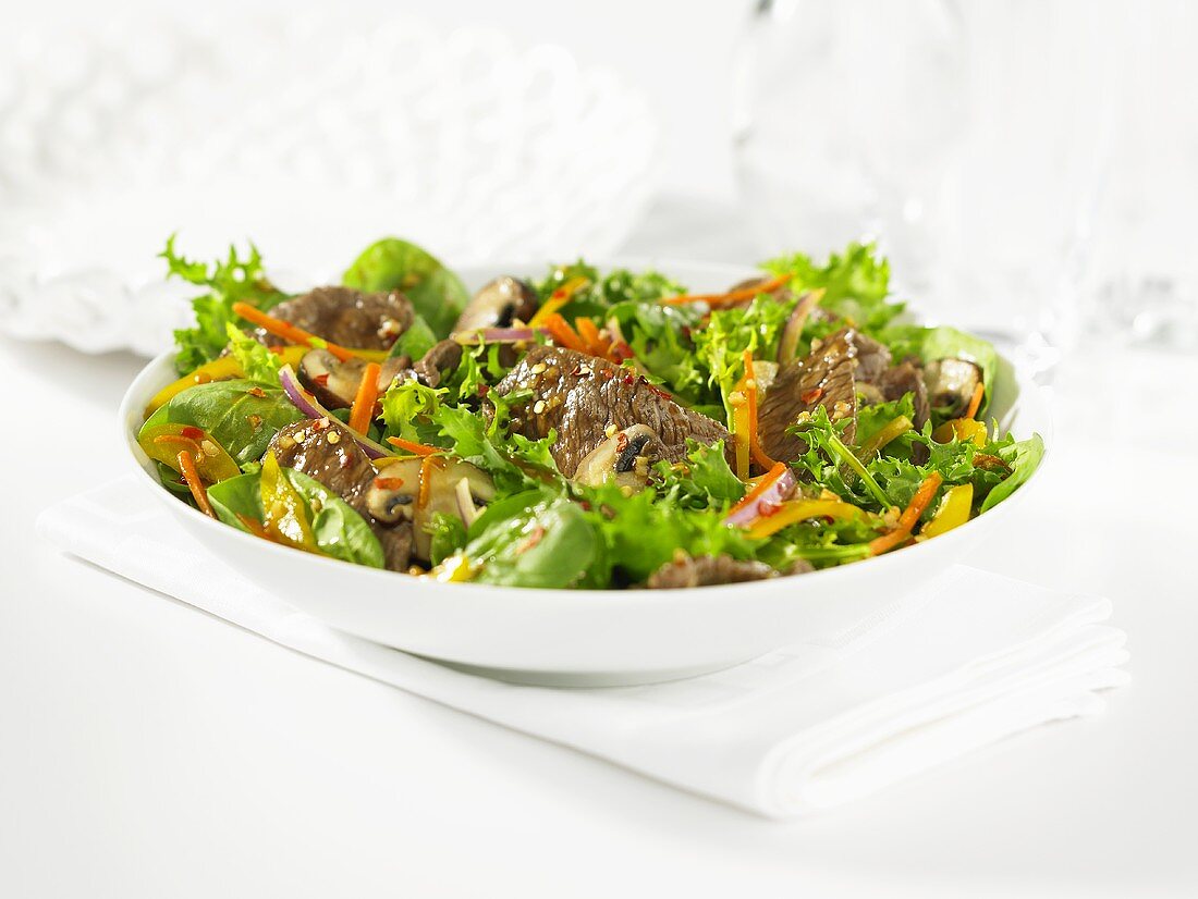Salad leaves with beef and orange segments