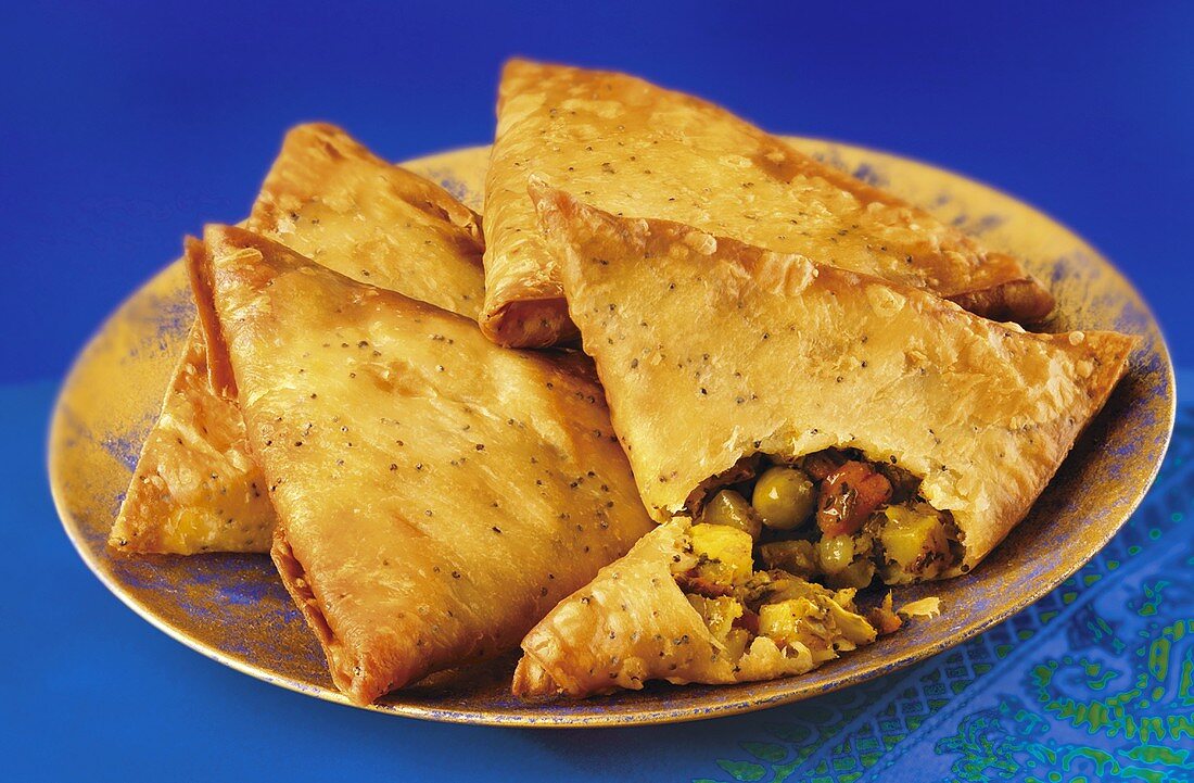 Gemüse-Samosas (pikant gefüllte Teigtaschen, Indien)