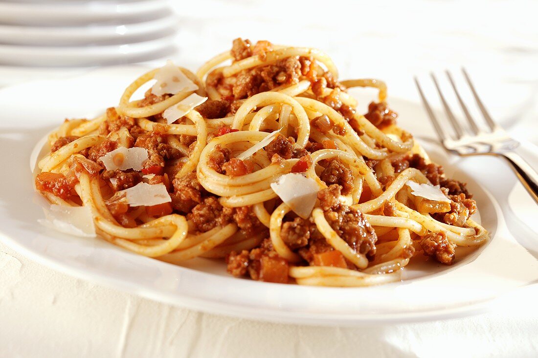 Spaghetti alla bolognese (Spaghetti mit Hackfleischsauce)