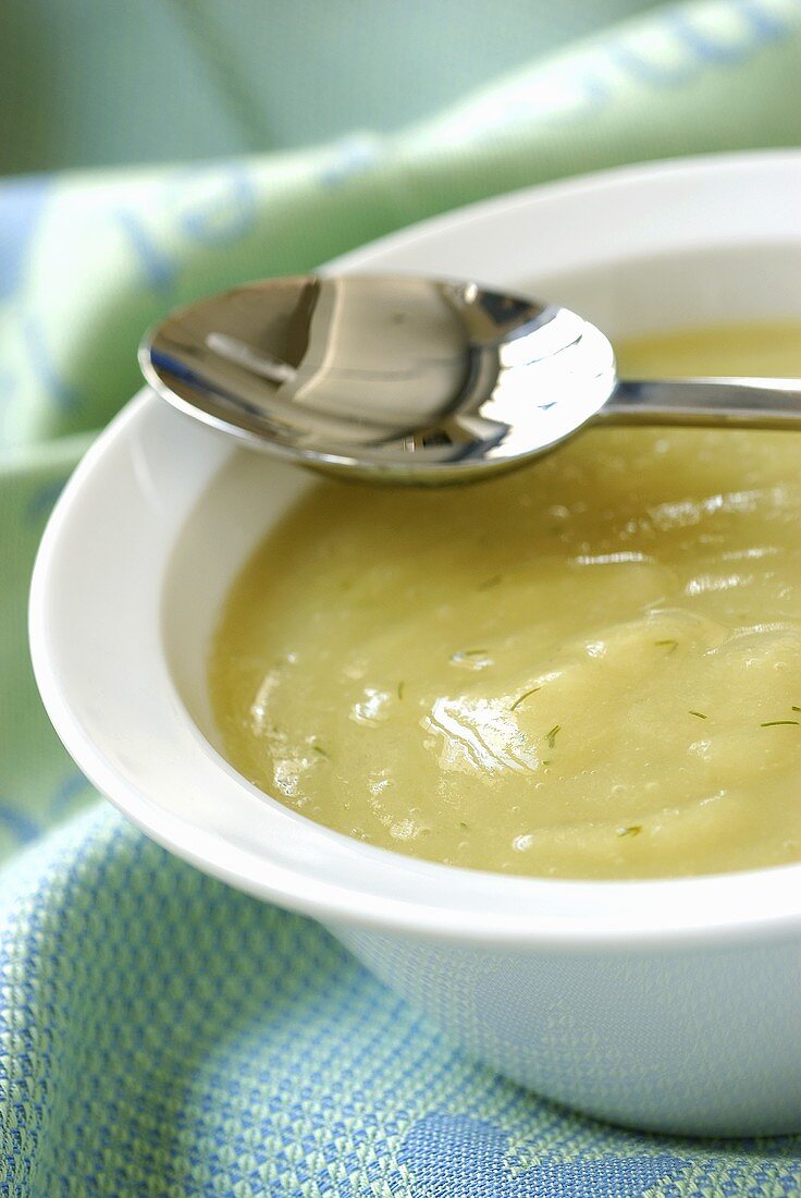 Creamed asparagus soup with dill
