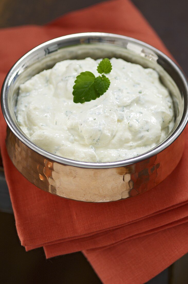 Yoghurt dip with mint