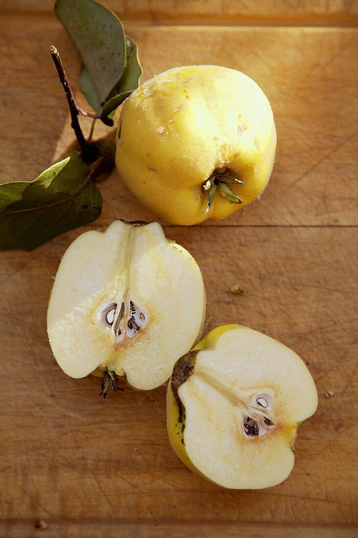 Whole and halved quinces
