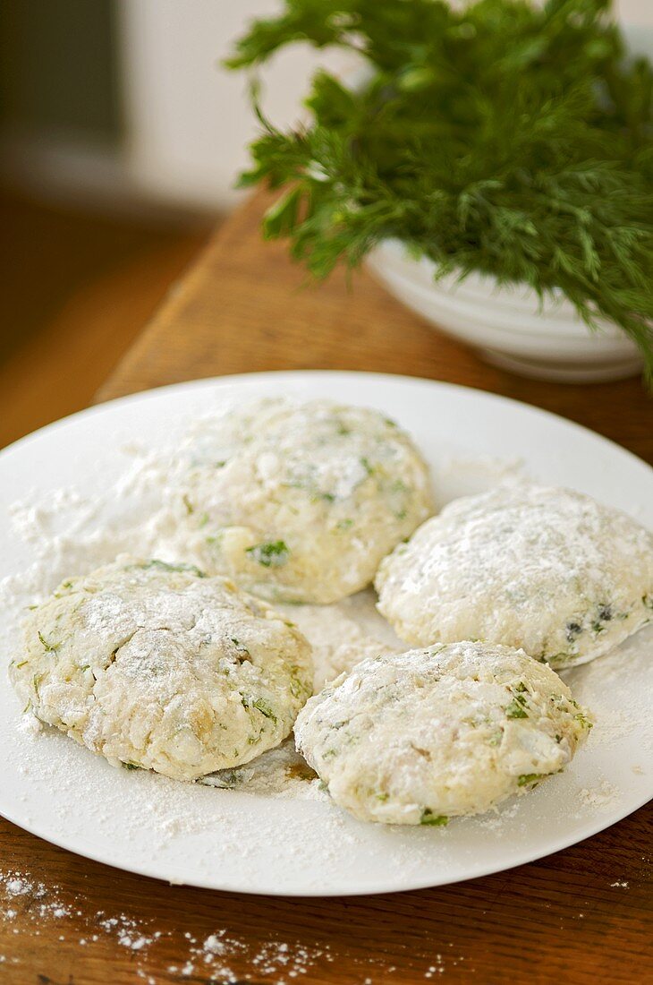 Making fish cakes (with potato and haddock)