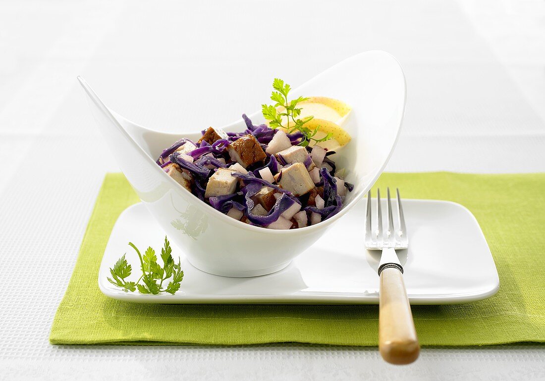 Red cabbage and tofu salad