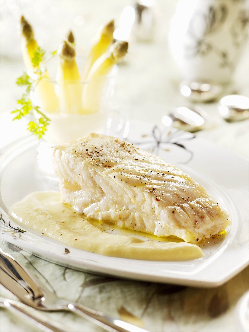 Steamed turbot with white asparagus
