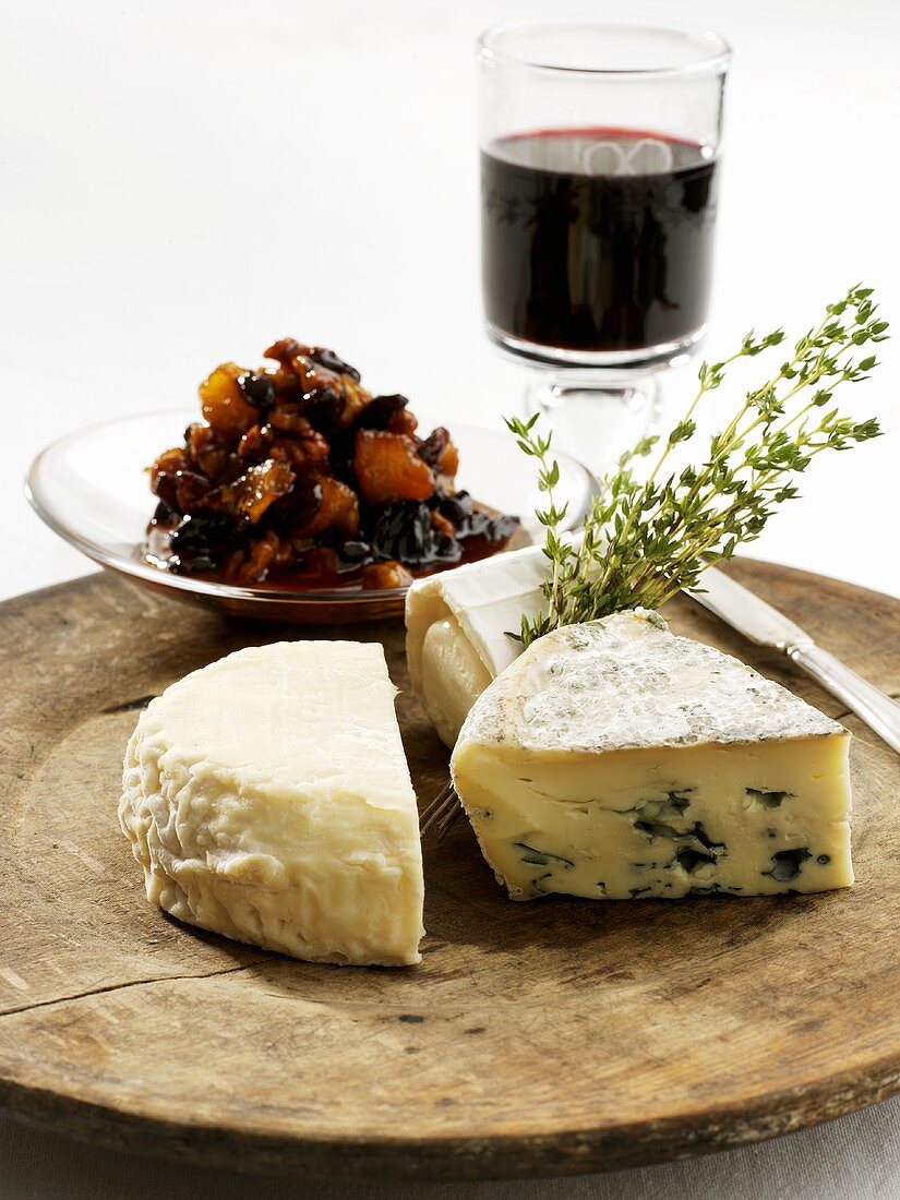Three kinds of cheese with chutney
