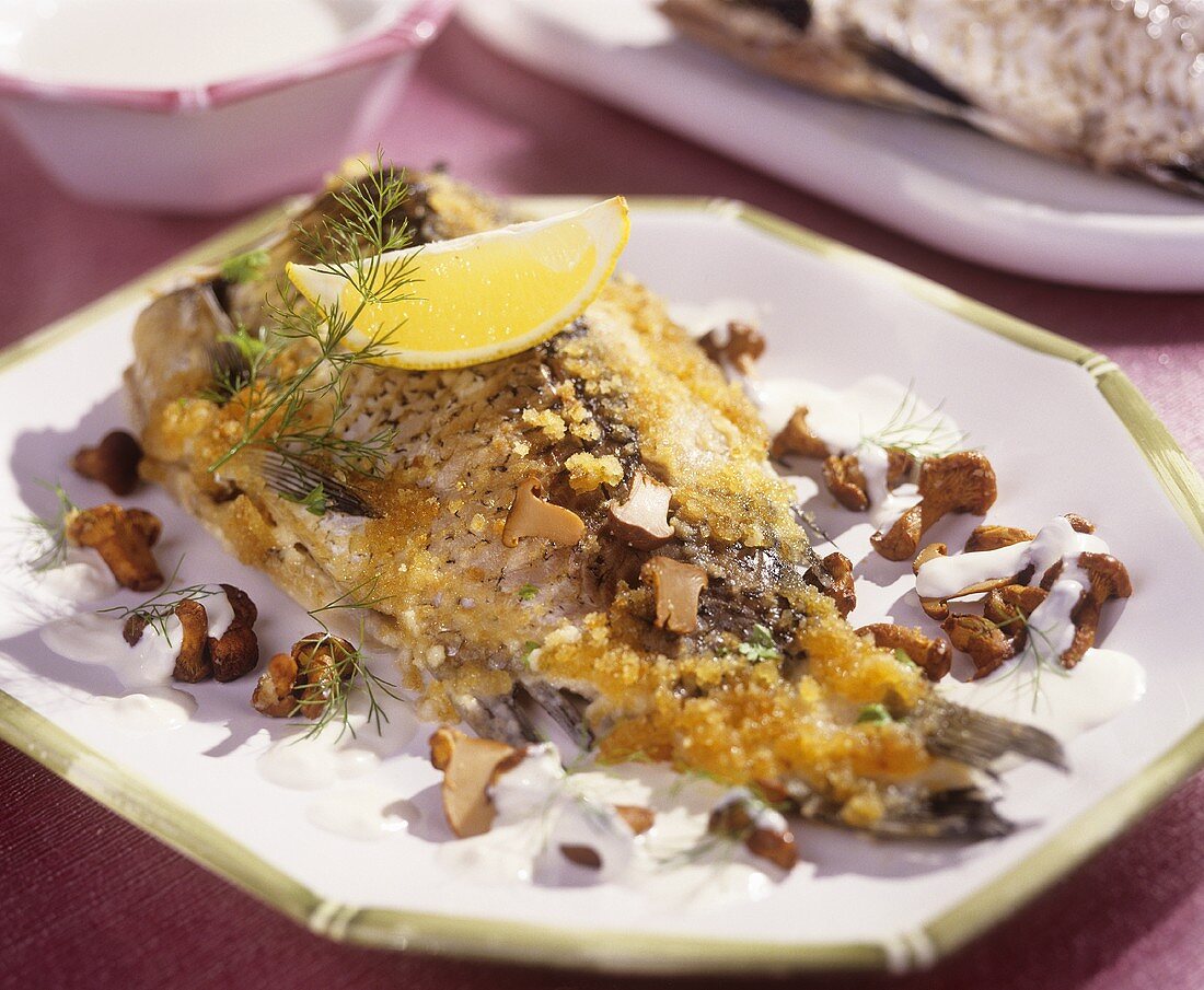 Breaded perch with mushrooms