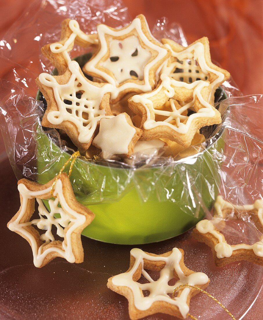 Pastry stars with white chocolate icing