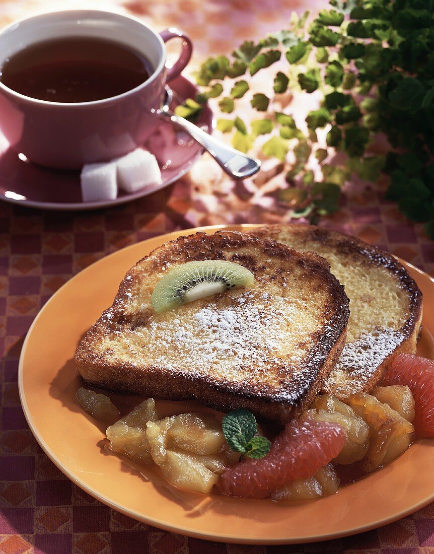 'Poor knights' (French toast) with fruit