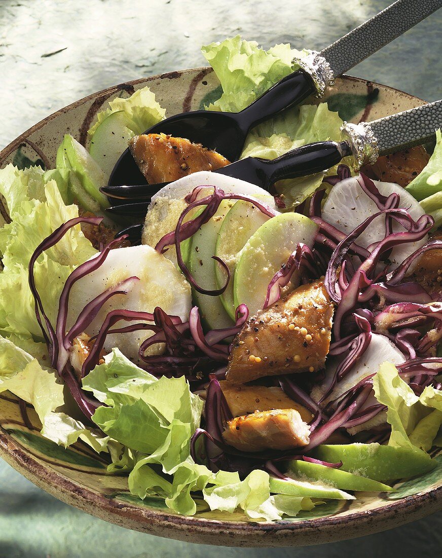 Mixed salad with smoked mackerel