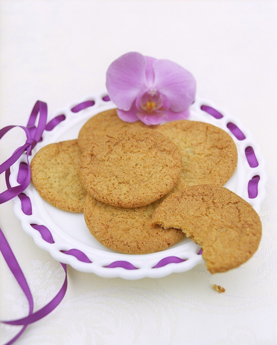 Ginger biscuits on plate