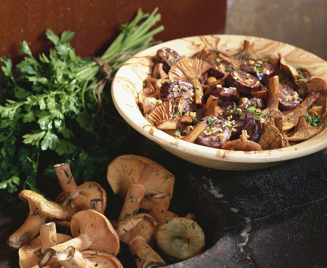 Pan-cooked chanterelles and black pudding