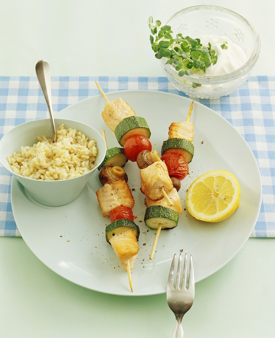 Chicken and vegetable kebabs with rice