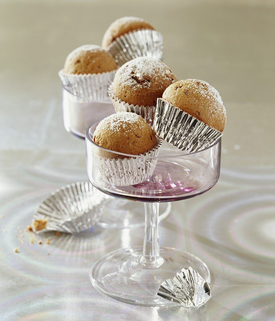 Mini-muffins with icing sugar