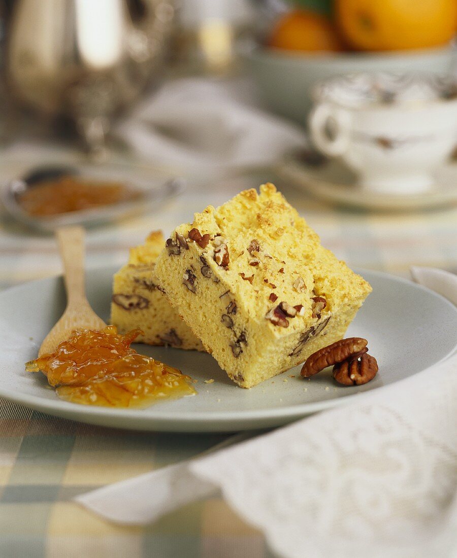 Pecan slices with orange marmalade