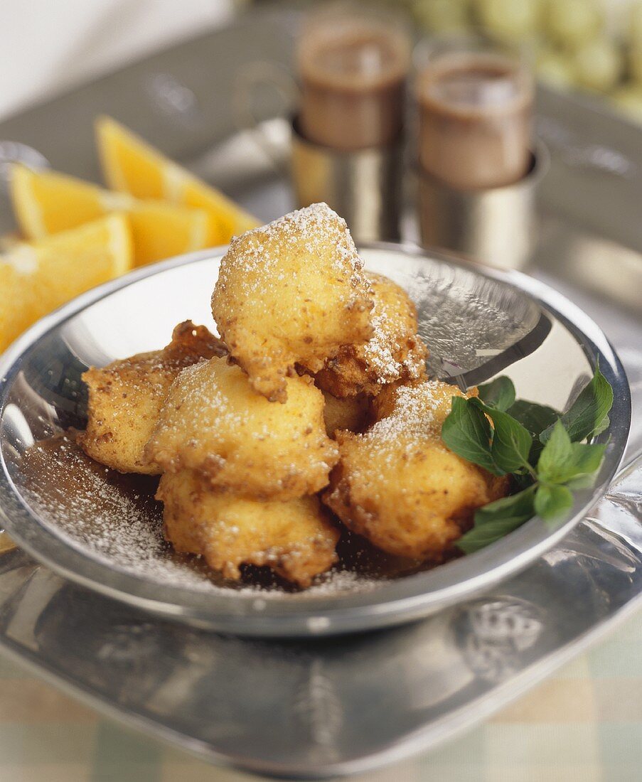 Frittelle dolci di ricotta (Fritierte Ricotta-Bällchen)