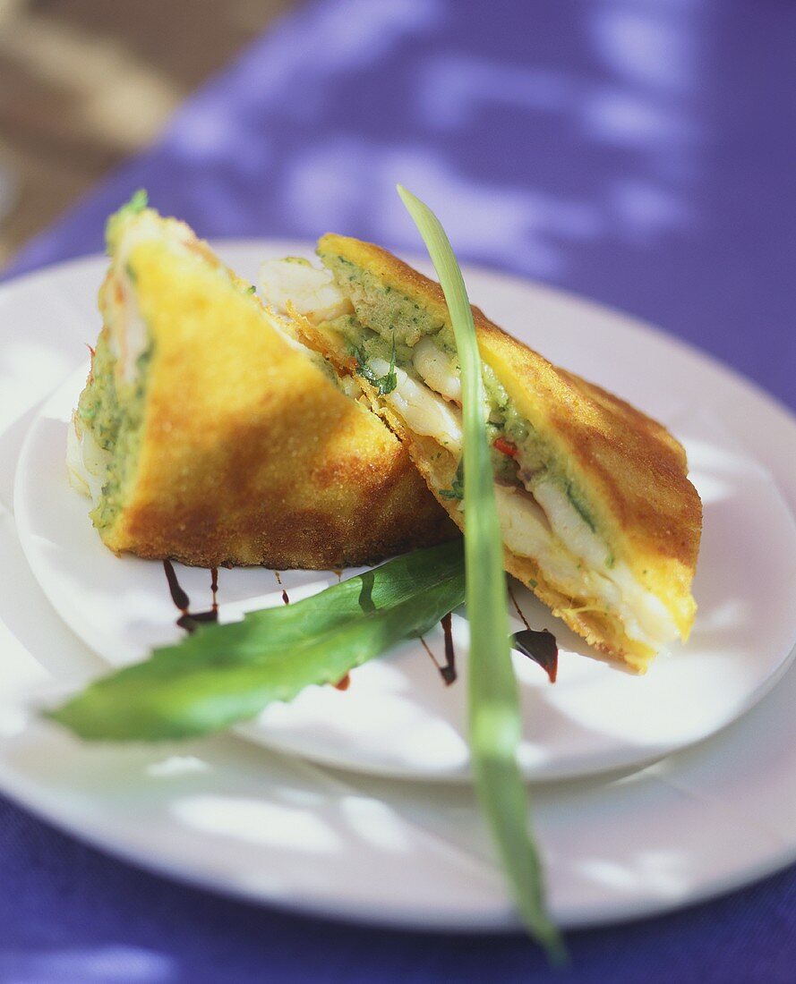 Panierte Garnelen-Ananas-Schnitten mit Kräuterpaste