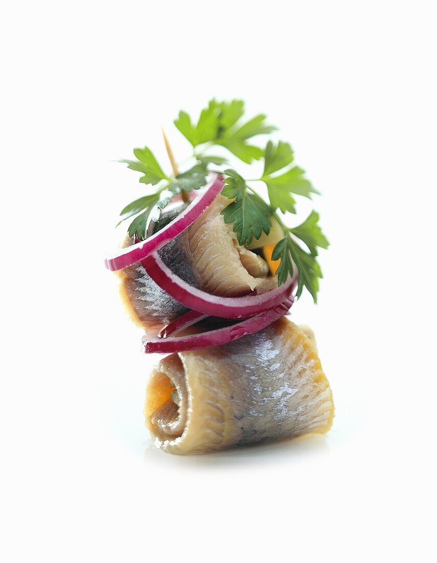 Two rollmops with red onion