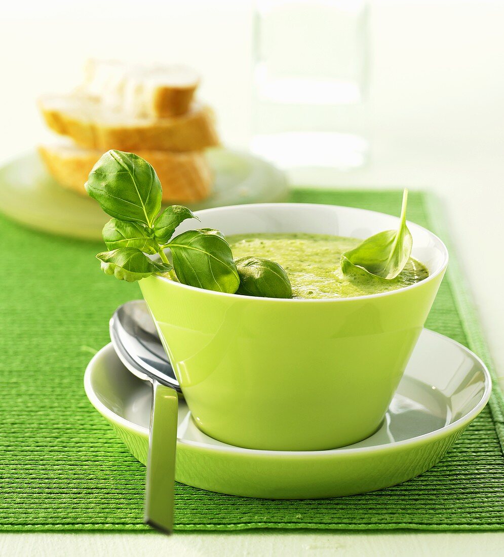 Basil and broccoli soup