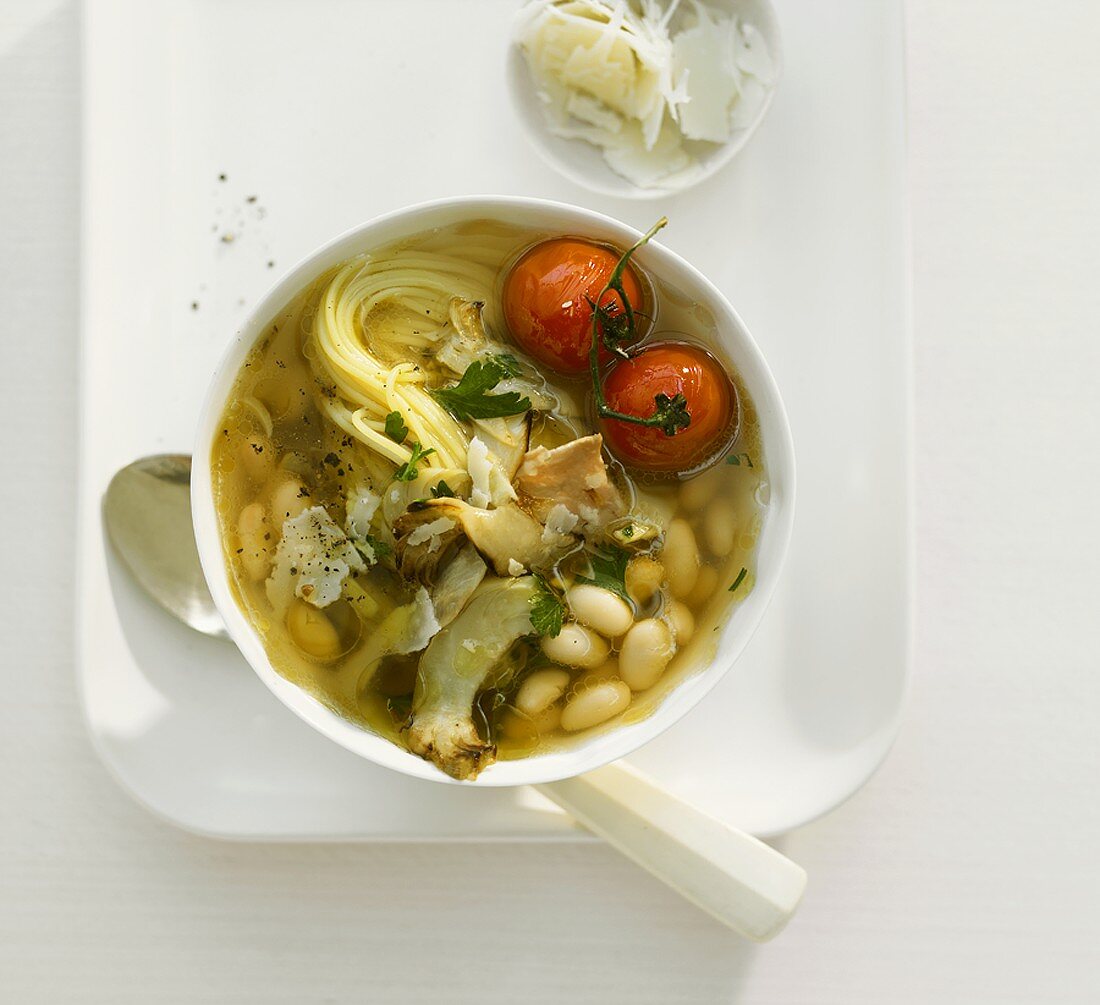 Artischocken-Minestrone mit weissen Bohnen