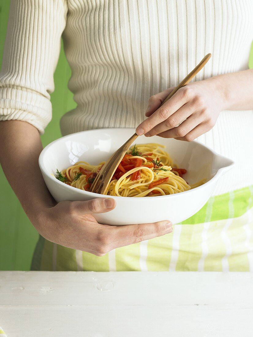 Spaghetti with peppers and cream sauce