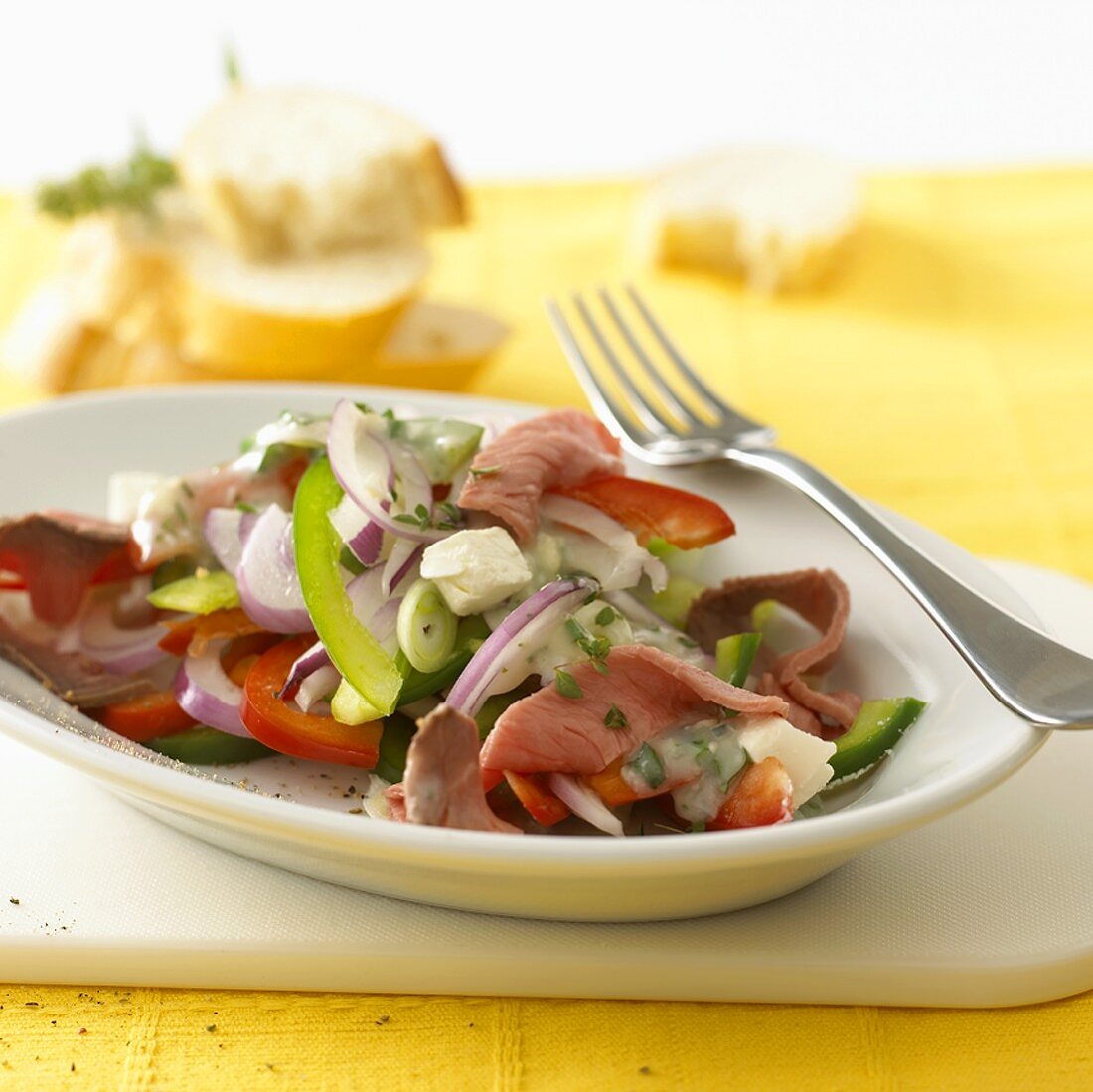 Mixed pepper salad with roast beef