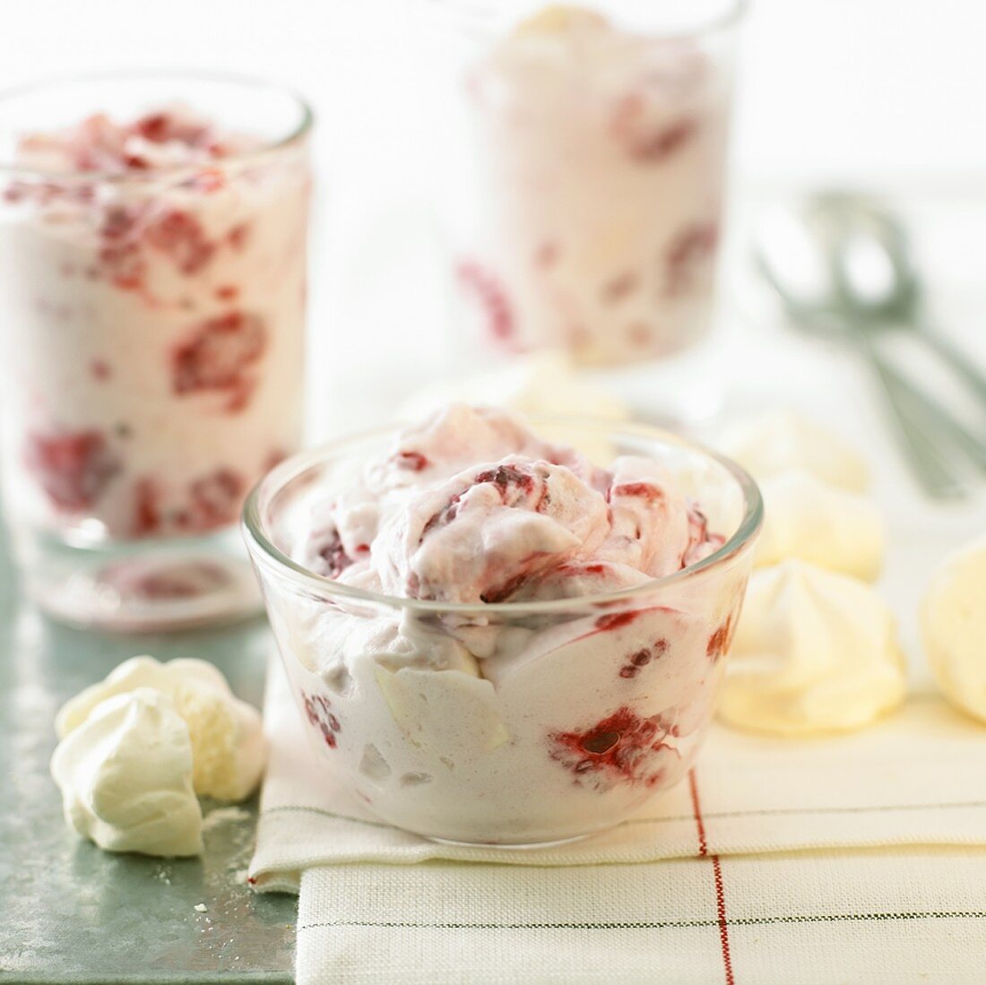 Raspberry cream with meringue