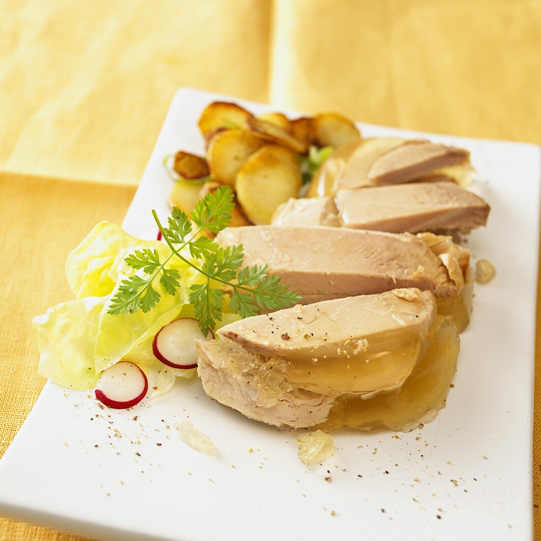 Sauerfleisch mit Bratkartoffeln