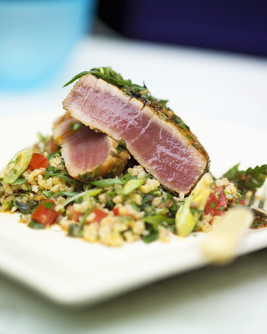 Marinierter Thunfisch auf Tabouleh