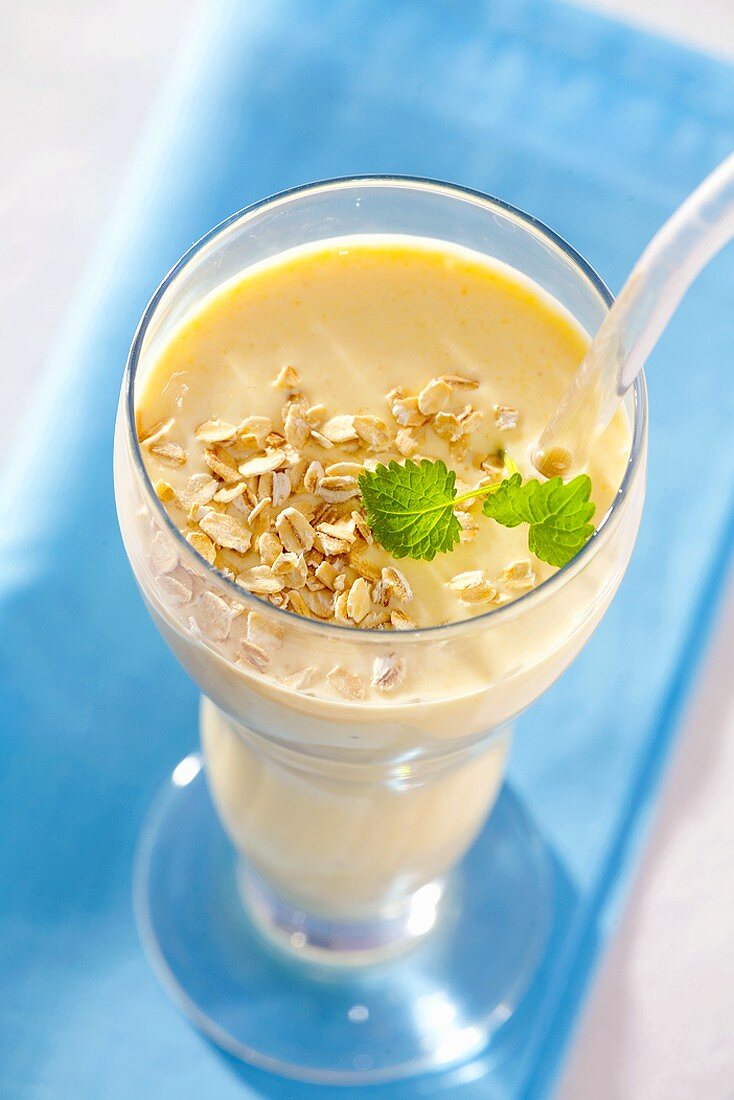 Fruit drink with rolled oats
