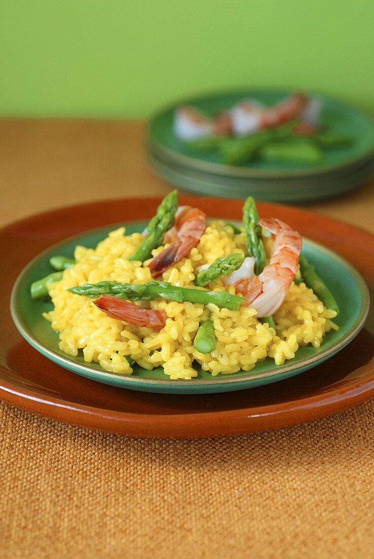 Risotto mit grünem Spargel und Garnelen