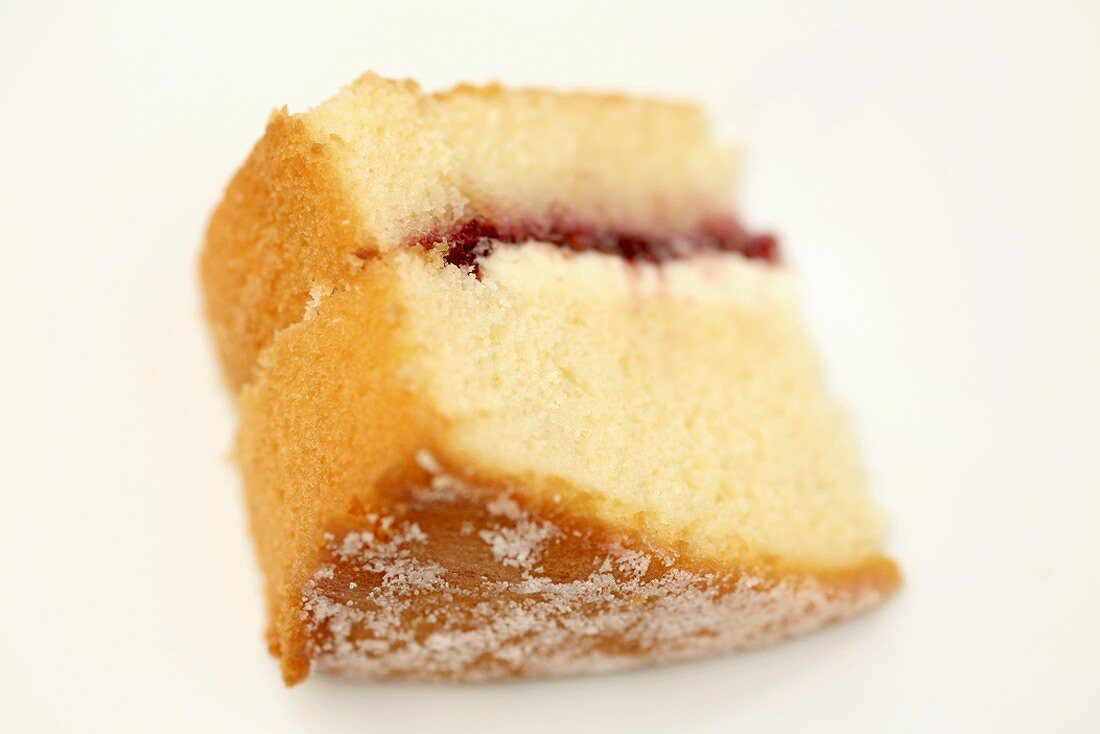 Ein Stück Victoria Sponge Cake (Biskuitkuchen, England)