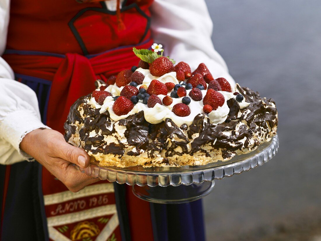 Beeren-Baiser-Torte