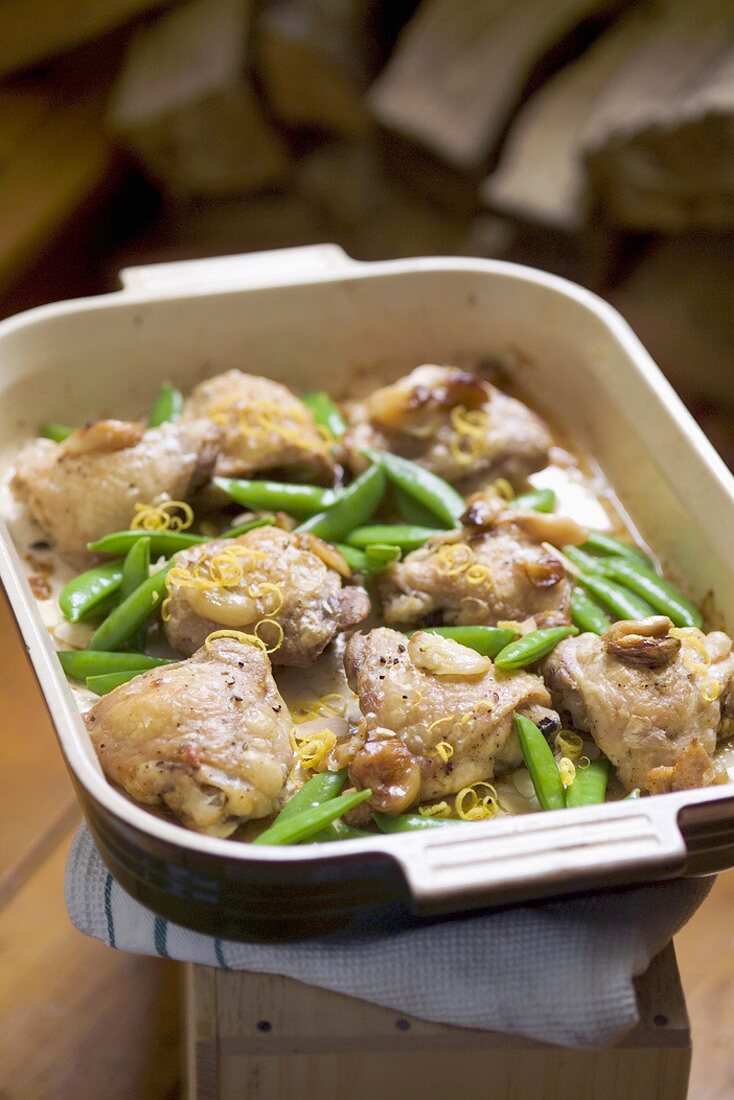 Braised chicken pieces with snap peas