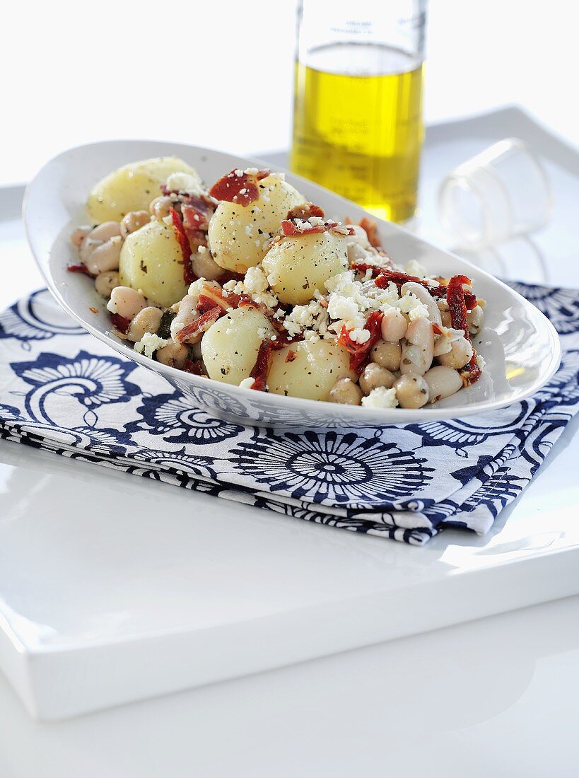 Kartoffel-Bohnen-Salat mit Pancetta, getrockneten Tomaten und Feta