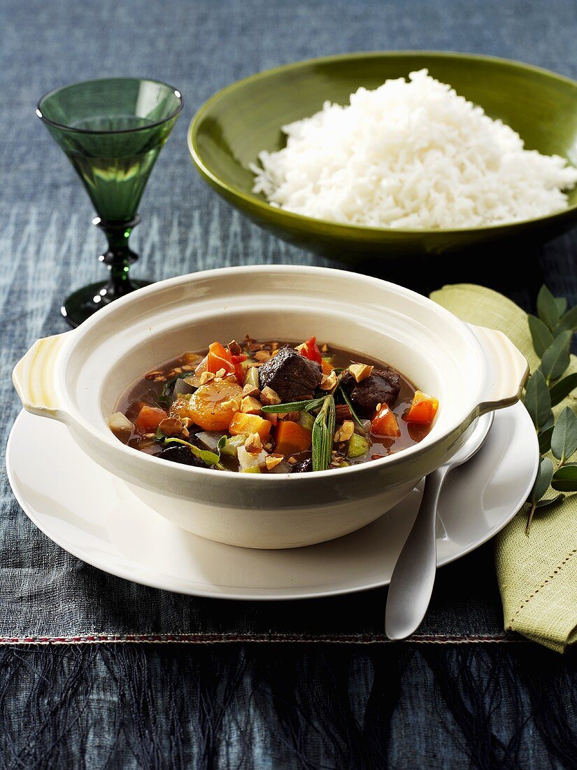 Meat and vegetable stew with rice