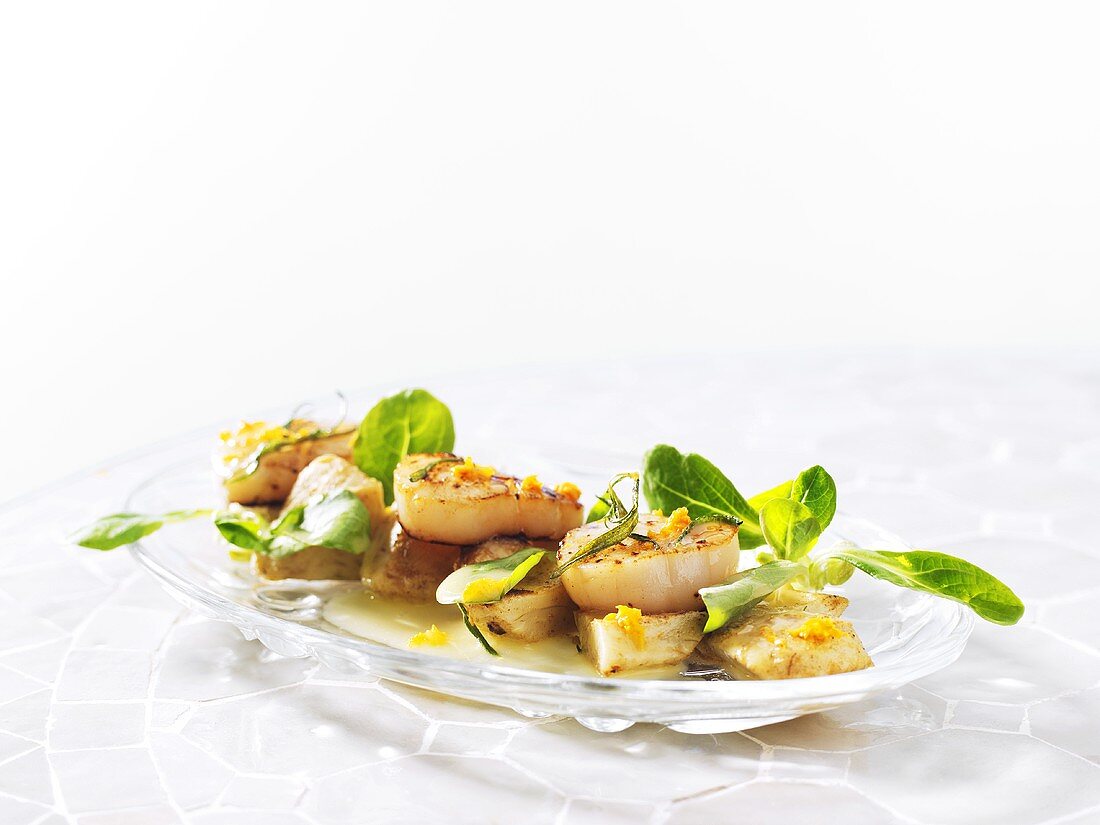 Fried scallops on artichoke salad