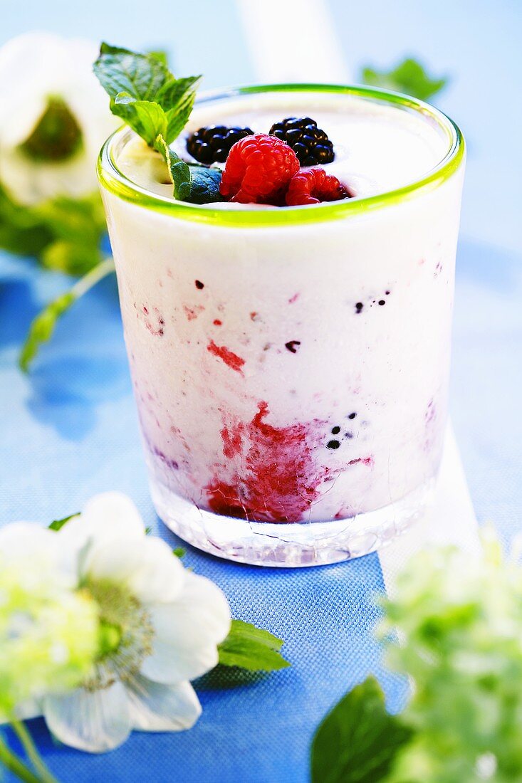 Beeren-Joghurt-Cocktail