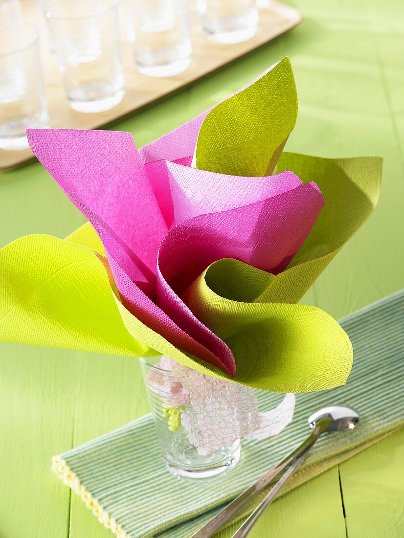Napkin folding design: 'Bouquet of flowers'