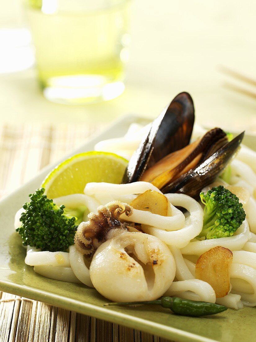 Noodles with seafood and broccoli