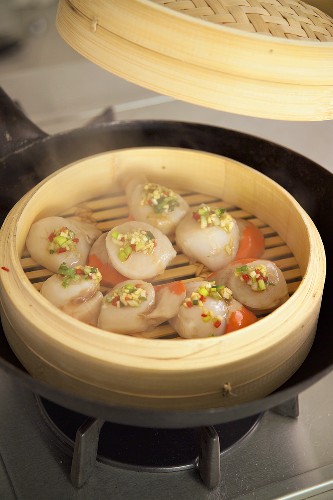 Steaming scallops