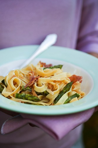 Ribbon pasta with asparagus and bacon
