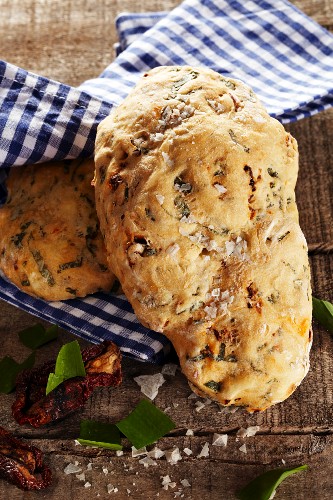 Bärlauchbrot mit getrockneten Tomaten