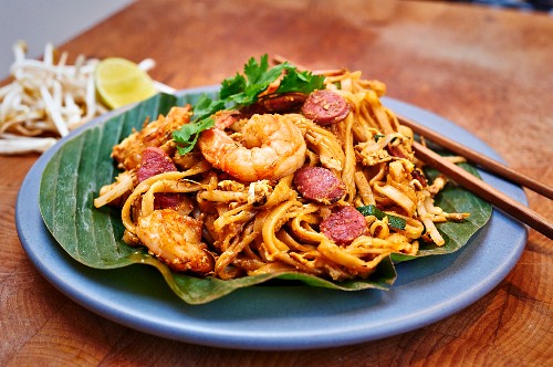 Char Kway Teow (fried rice noodles with prawns and sausages, Singapore)