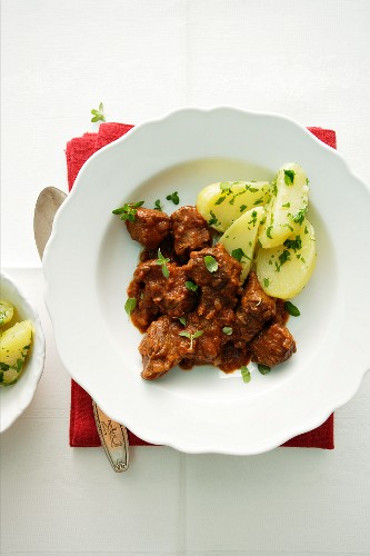 Tender goulash with parsley potatoes