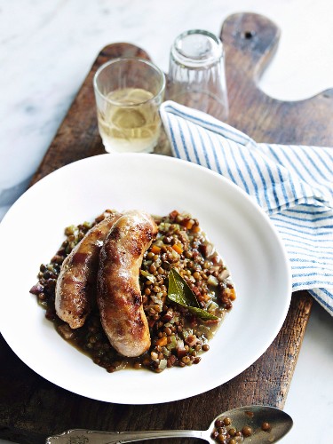 Sausages with braised green lentils