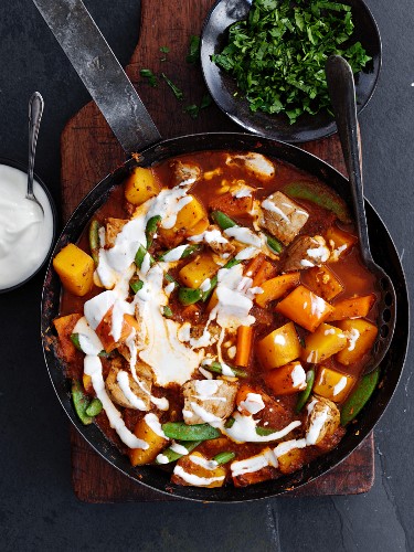 Putencurry mit Butternusskürbis und Joghurt